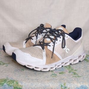 On Running Cloud Stratus white/almond sneakers womens 7.5